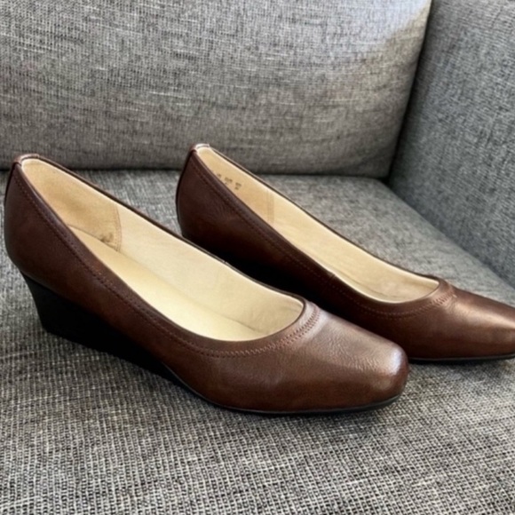 Life Stride Shoes - Life Stride Simply Comfort Groovy Brown Vegan Leather Wedge Heels 10W